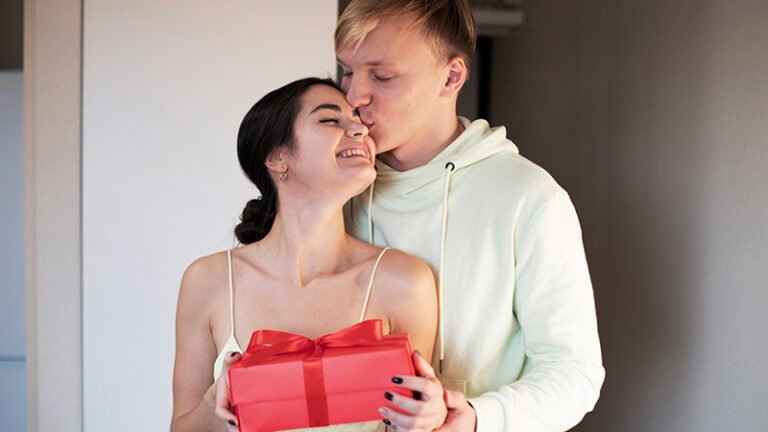 man gifting his girl a jewelry gift